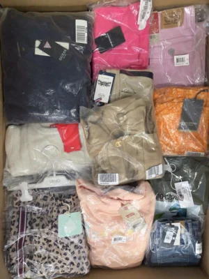 The photo shows a package with clothing in the category K.