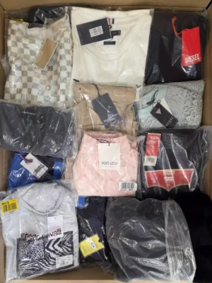 The photo shows a package with clothing in the category K.