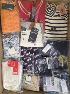The photo shows a package with clothing in the category K.
