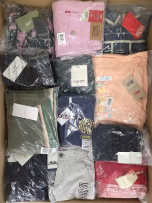 The photo shows a package with clothing in the category K.