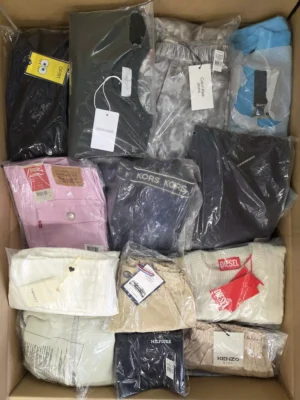 The photo shows a package with clothing in the category K.