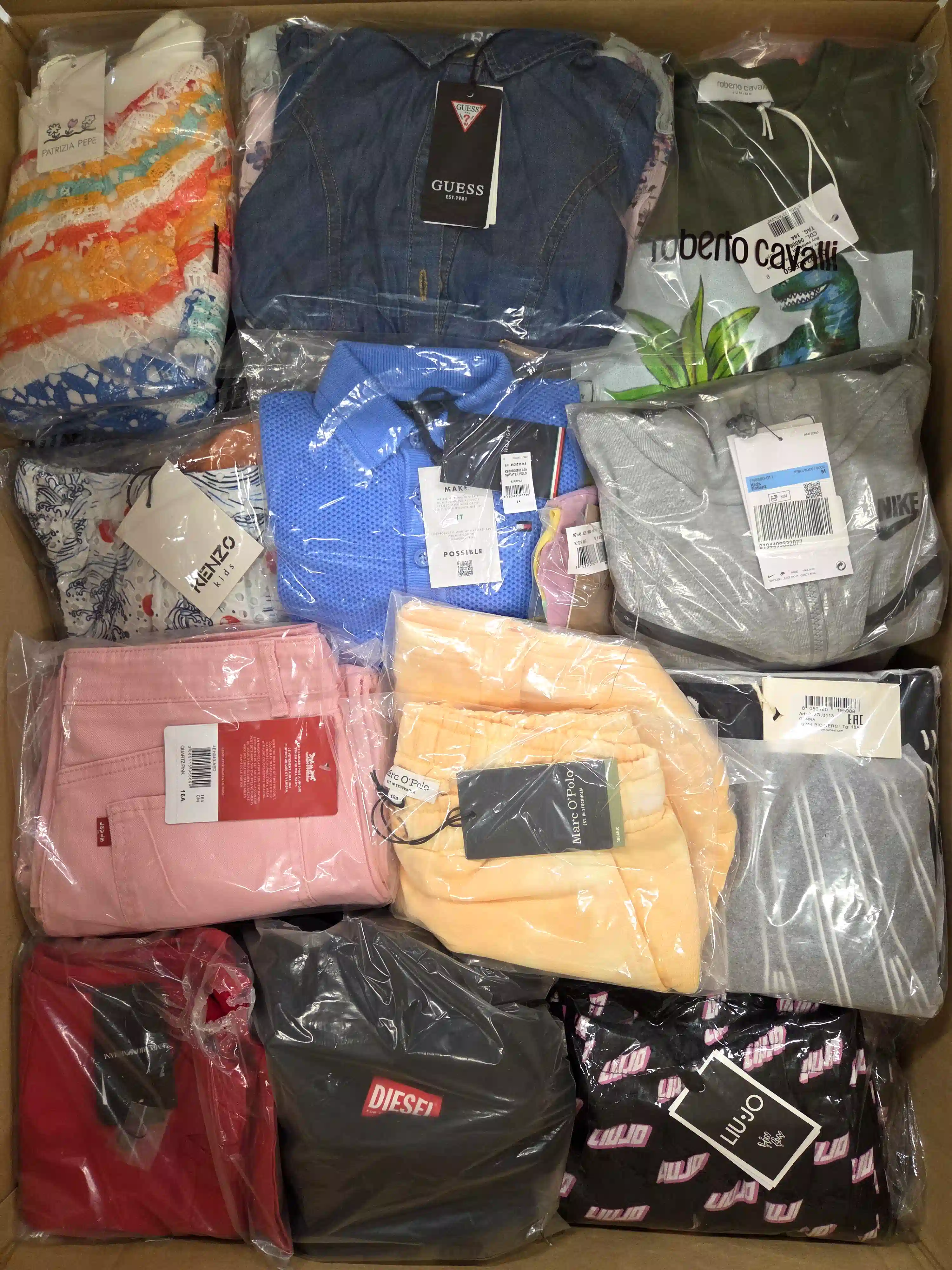 K466 3 The photo shows a package with clothing in the category K.