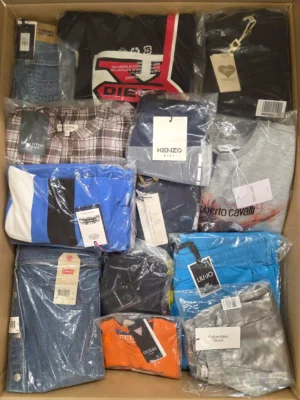 The photo shows a package with clothing in the category K.