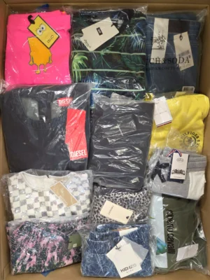 The photo shows a package with clothing in the category K.