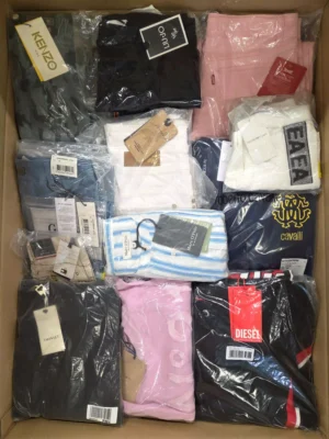 The photo shows a package with clothing in the category K.
