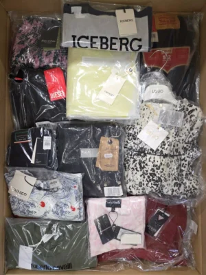 The photo shows a package with clothing in the category K.