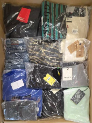 The photo shows a package with clothing in the category K.