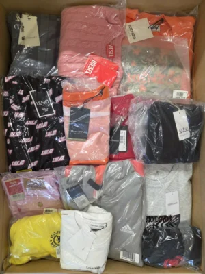 The photo shows a package with clothing in the category K.
