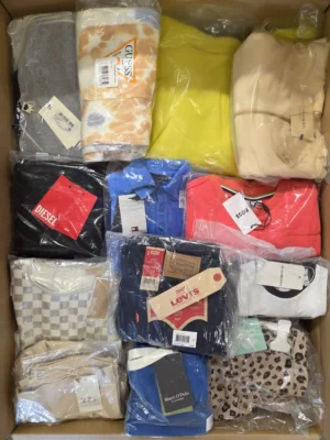 The photo shows a package with clothing in the category K.