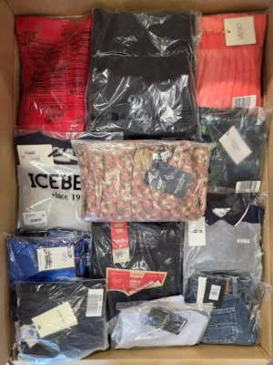 The photo shows a package with clothing in the category K.