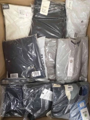 The photo shows a package with clothing in the category AM.