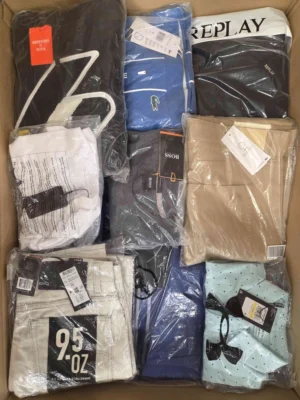 The photo shows a package with clothing in the category AM.