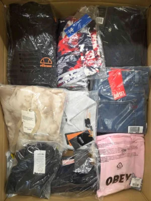 The photo shows a package with clothing in the category AM.