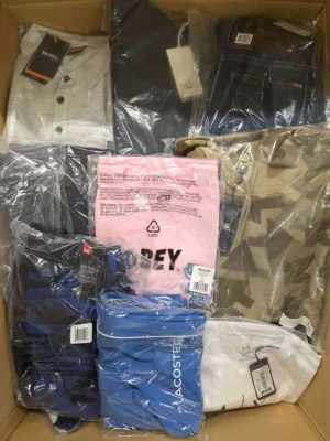 The photo shows a package with clothing in the category AM.