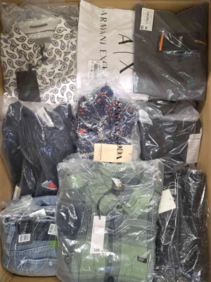 The photo shows a package with clothing in the category AM.
