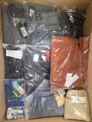 The photo shows a package with clothing in the category AM.