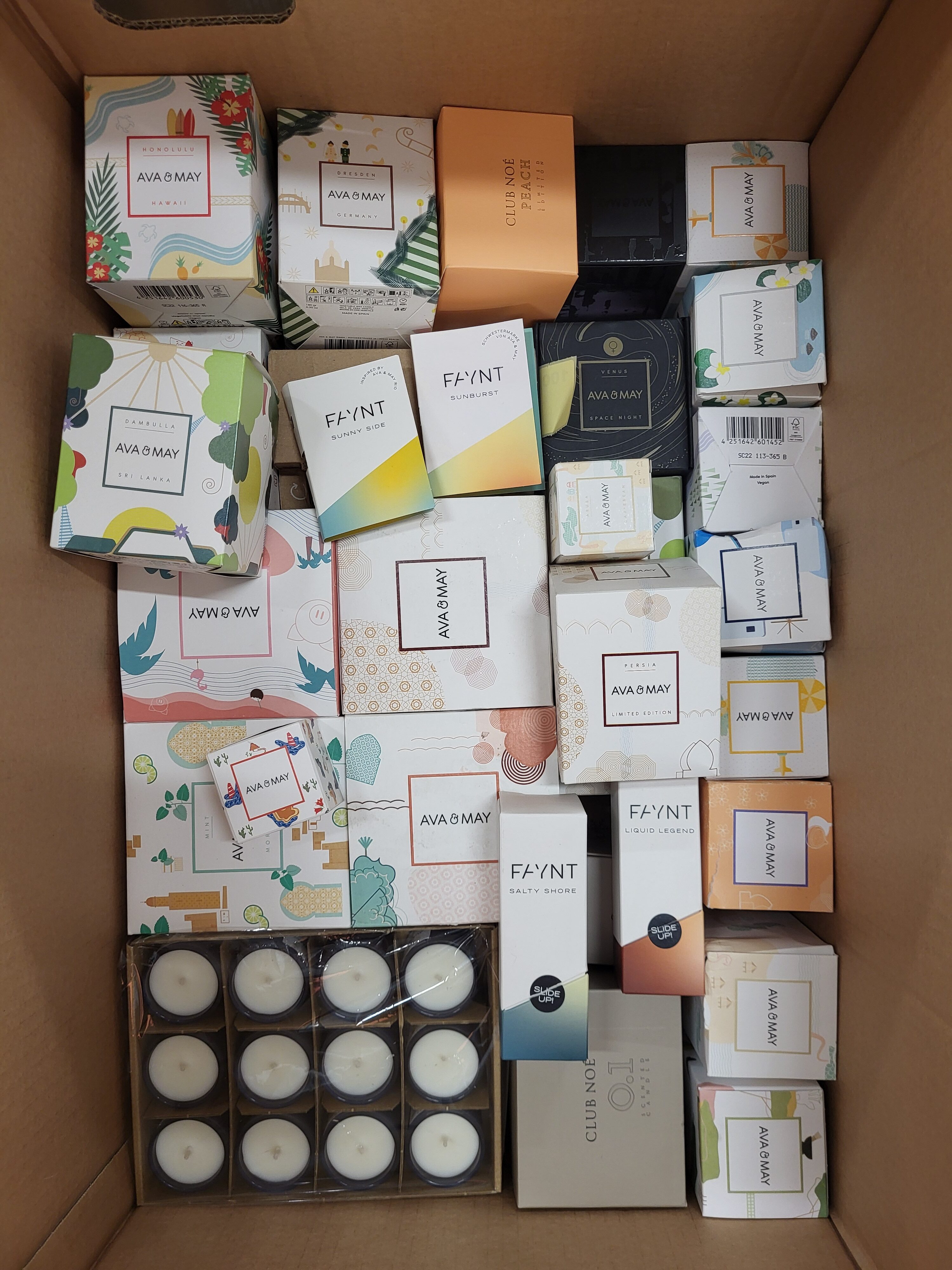 CO663 3 The picture shows a package with accessories in the category CO.