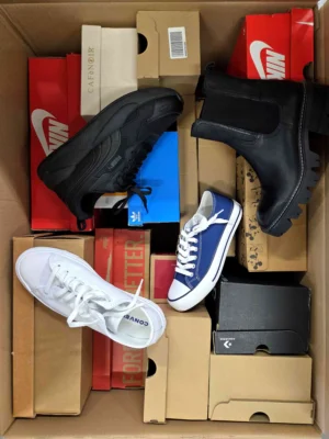 The photo shows a package with footwear in the category CS.