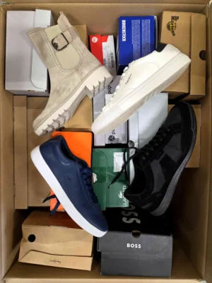 The photo shows a package with footwear in the category CS.
