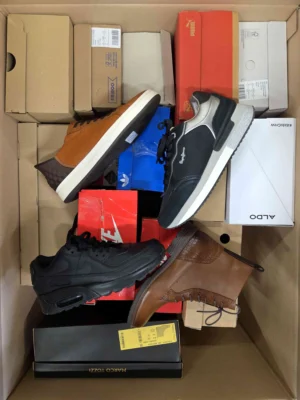 The photo shows a package with footwear in the category CS.