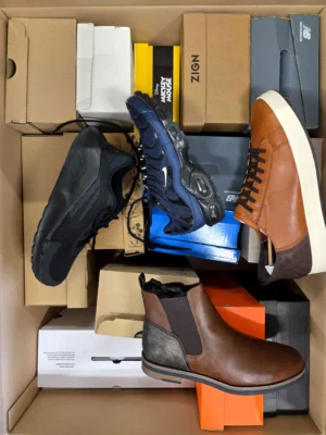 The photo shows a package with footwear in the category CS.