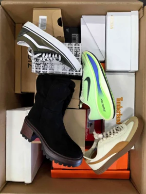 The photo shows a package with footwear in the category CS.