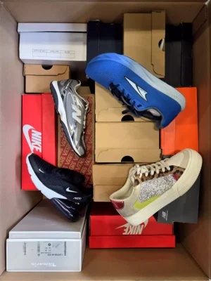 The photo shows a package with footwear in the category CS.