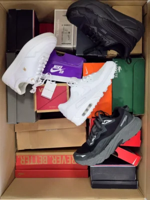 The photo shows a package with footwear in the category CS.