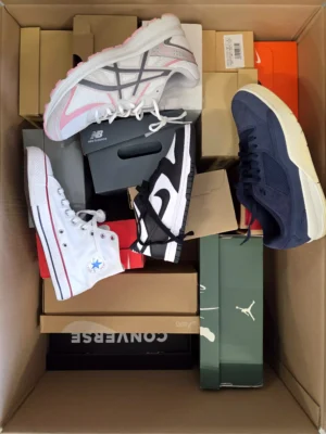 The photo shows a package with footwear in the category CS.