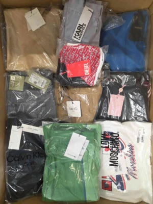 The photo shows a package with clothing in the category AP.