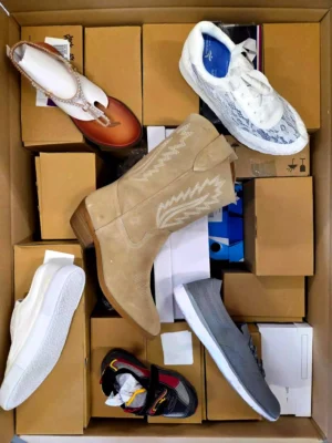 The photo shows a package with clothing in the category B.