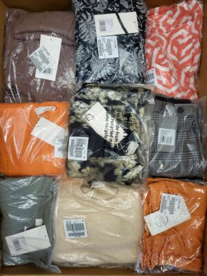 The photo shows a package with clothing in the category YA.