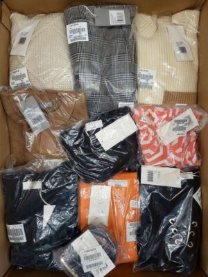 The photo shows a package with clothing in the category YA.