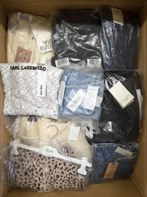 The photo shows a package with clothing in the category A.