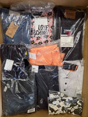 The photo shows a package with clothing in the category A.