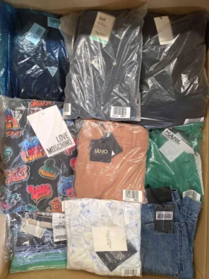 The photo shows a package with clothing in the category A.
