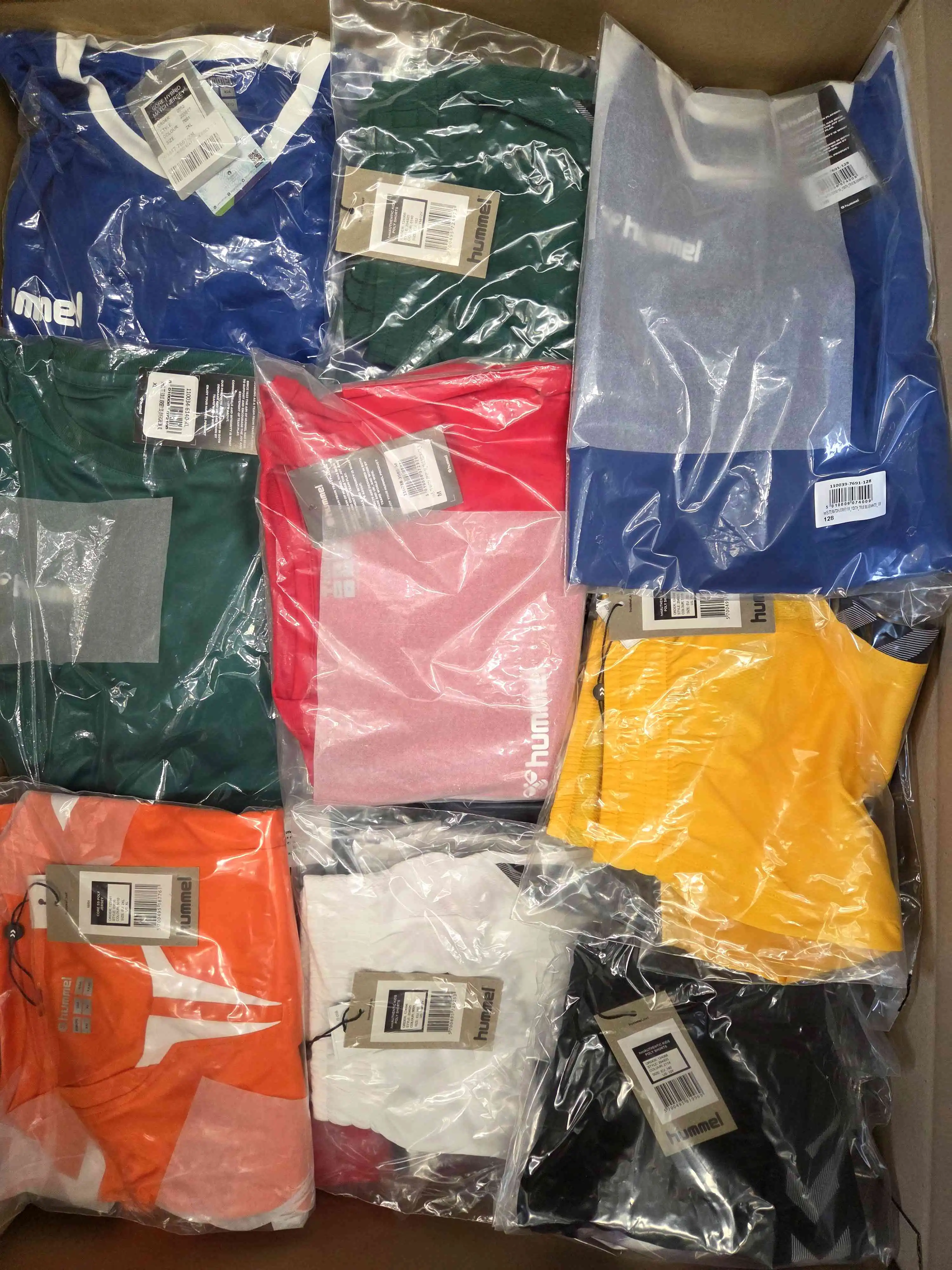 H1054 3 The photo shows a package with clothing in the category H.