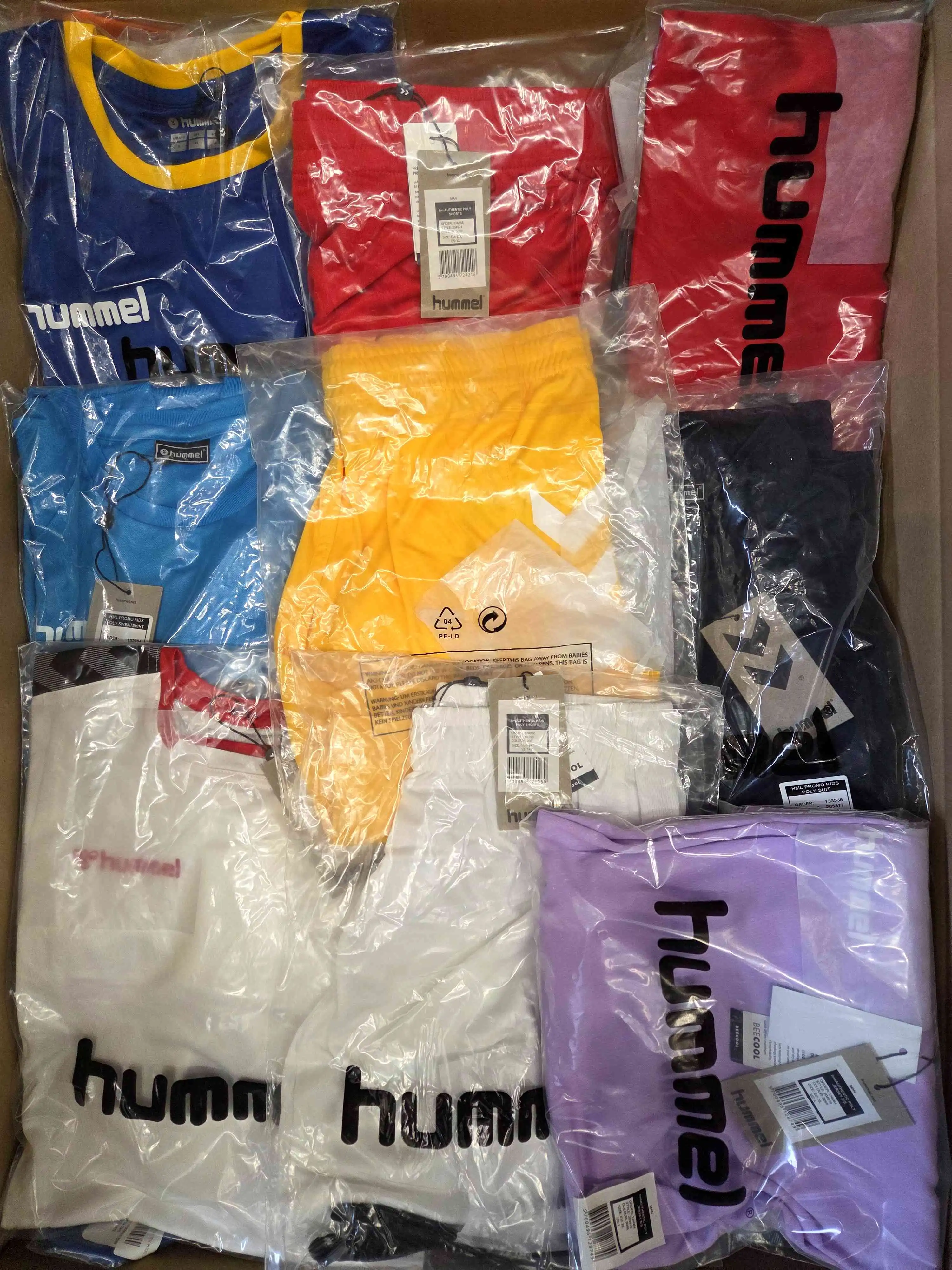 H1056 3 The photo shows a package with clothing in the category H.
