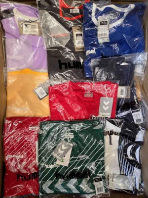 The photo shows a package with clothing in the category H.