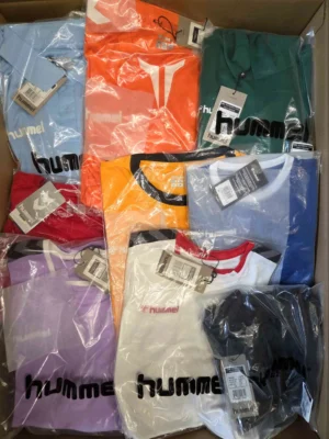 The photo shows a package with clothing in the category H.