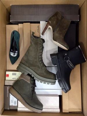 The photo shows a package with footwear in the category AS.