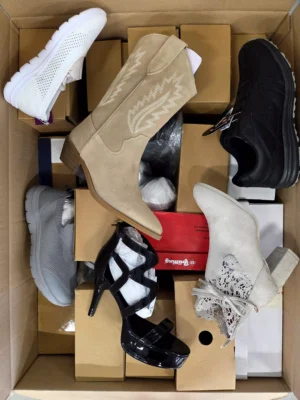 The photo shows a package with clothing in the category B.