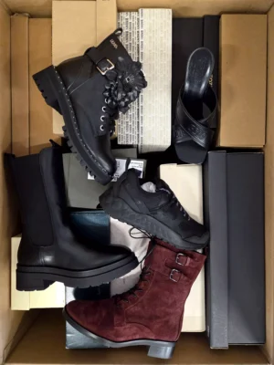 The photo shows a package with footwear in the category AS.
