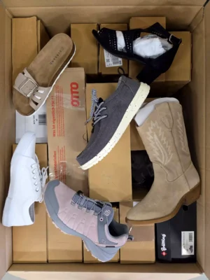 The photo shows a package with clothing in the category B.