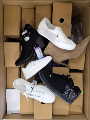 The photo shows a package with clothing in the category B.