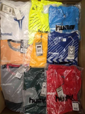 The photo shows a package with clothing in the category H.