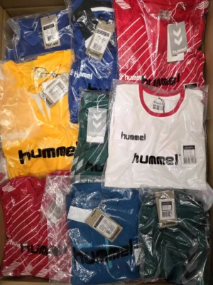 The photo shows a package with clothing in the category H.
