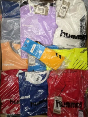 The photo shows a package with clothing in the category H.