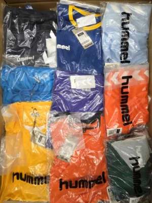 The photo shows a package with clothing in the category H.