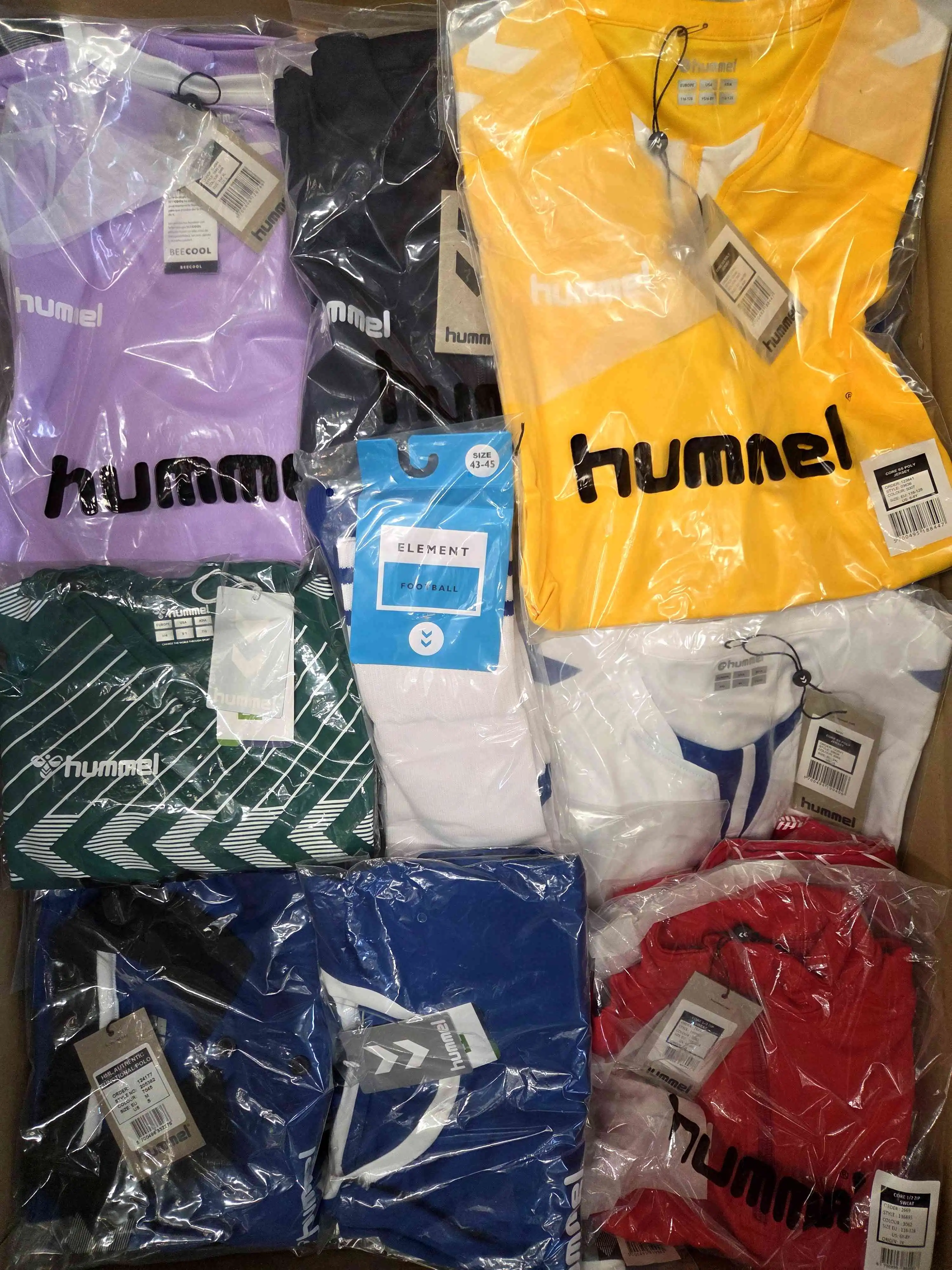 H1126 3 The photo shows a package with clothing in the category H.